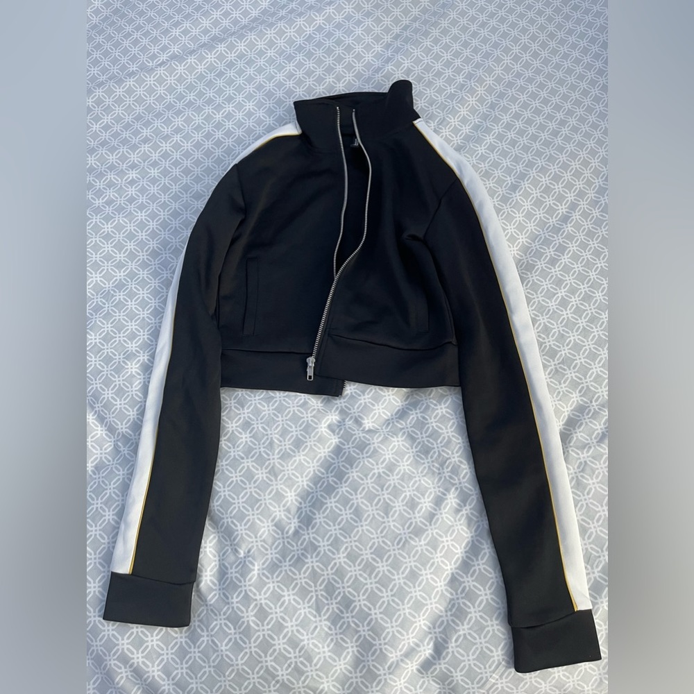 Cropped zip up
